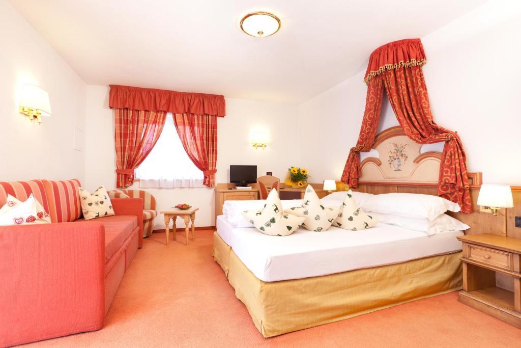 Nature Wellness Hotel Renato Vigo di Fassa Ruang foto
